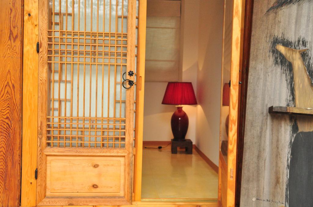 Hueahn Hanok Guesthouse Сеул Стая снимка